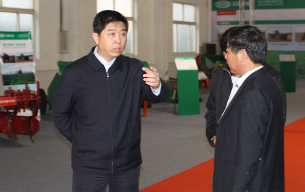 原樂(lè )陵市市長(cháng)鄂宏達來(lái)我公司視察指導