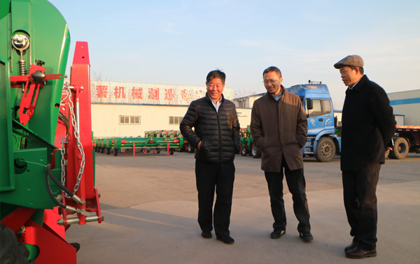 中國農業(yè)大學(xué)的李洪文教授參觀(guān)我公司